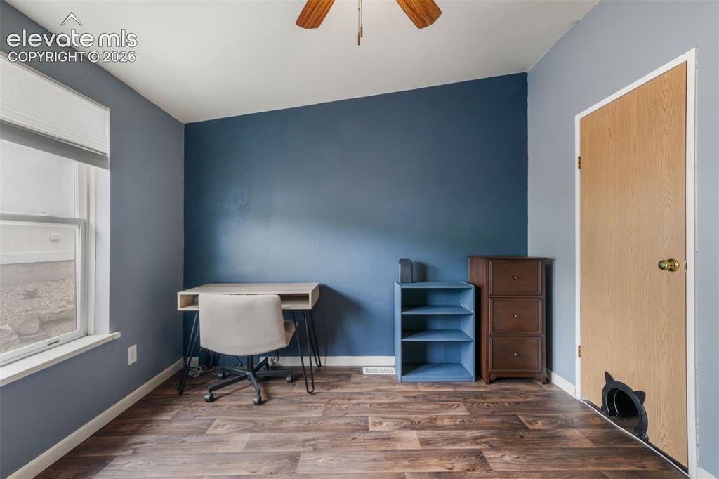 Image 27 of 50: Soaking tub and private water closet