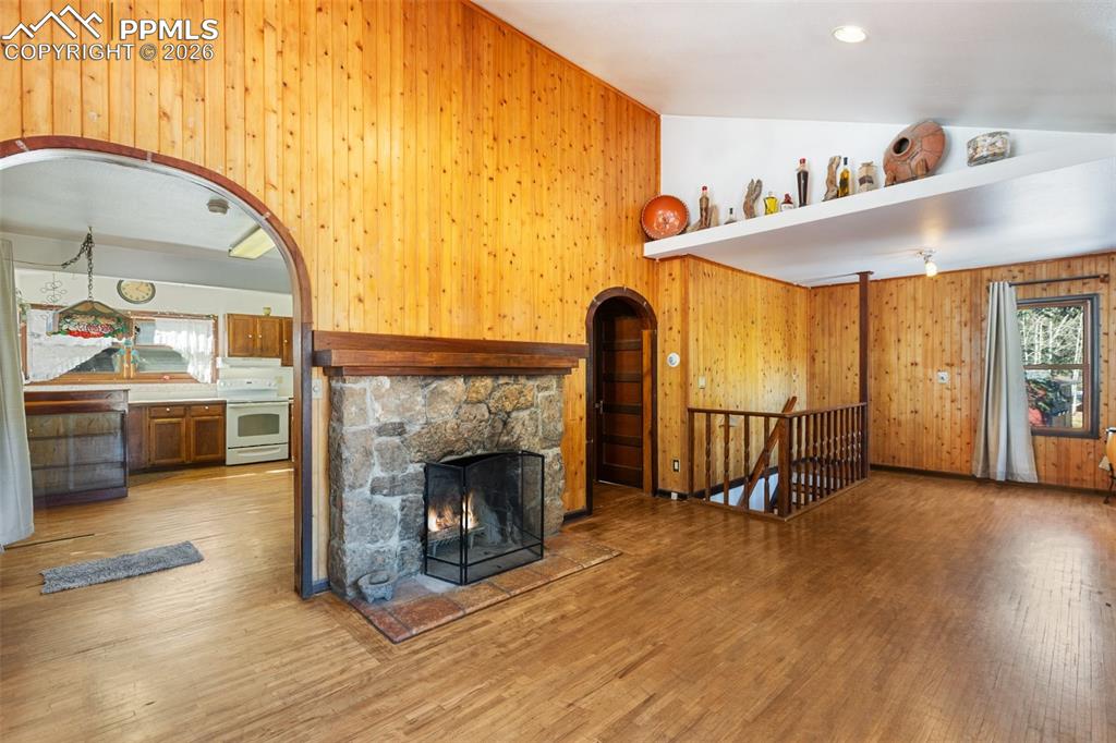 Image 14 of 44: Living Room
