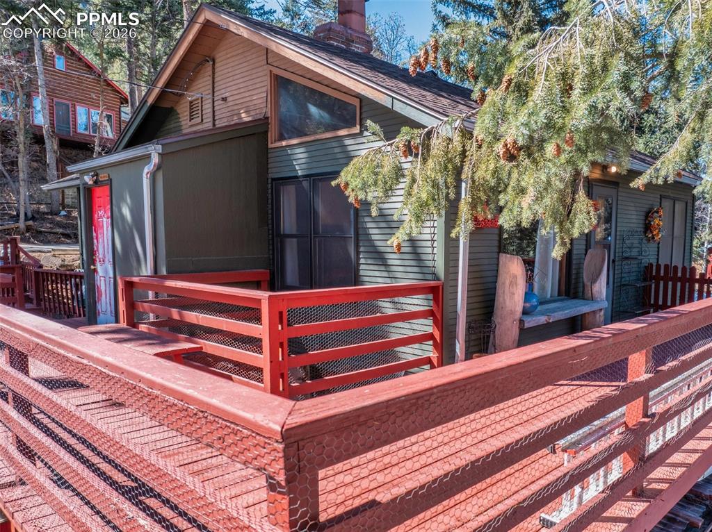 Image 43 of 44: Deck