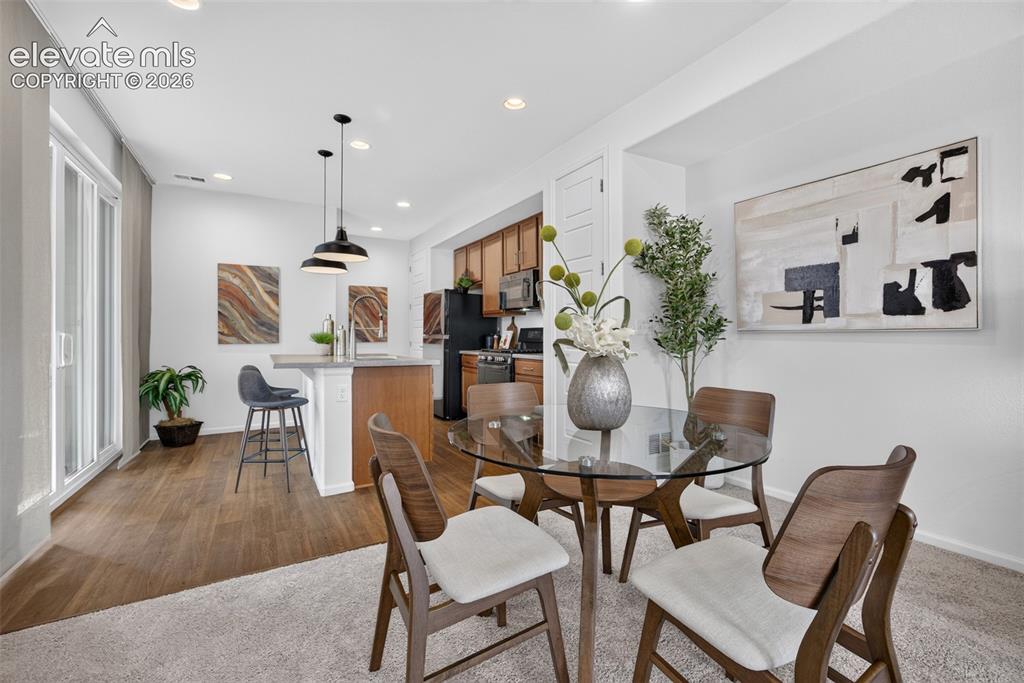 Image 9 of 50: Dining Area
