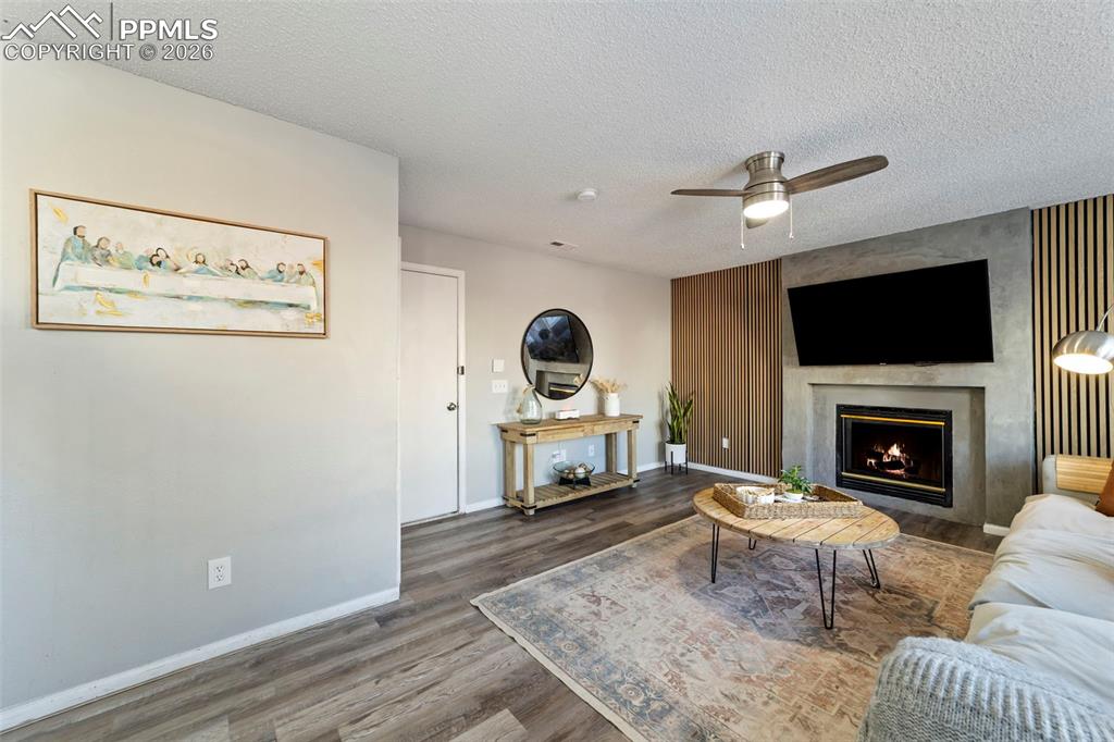 Image 14 of 42: Family Room