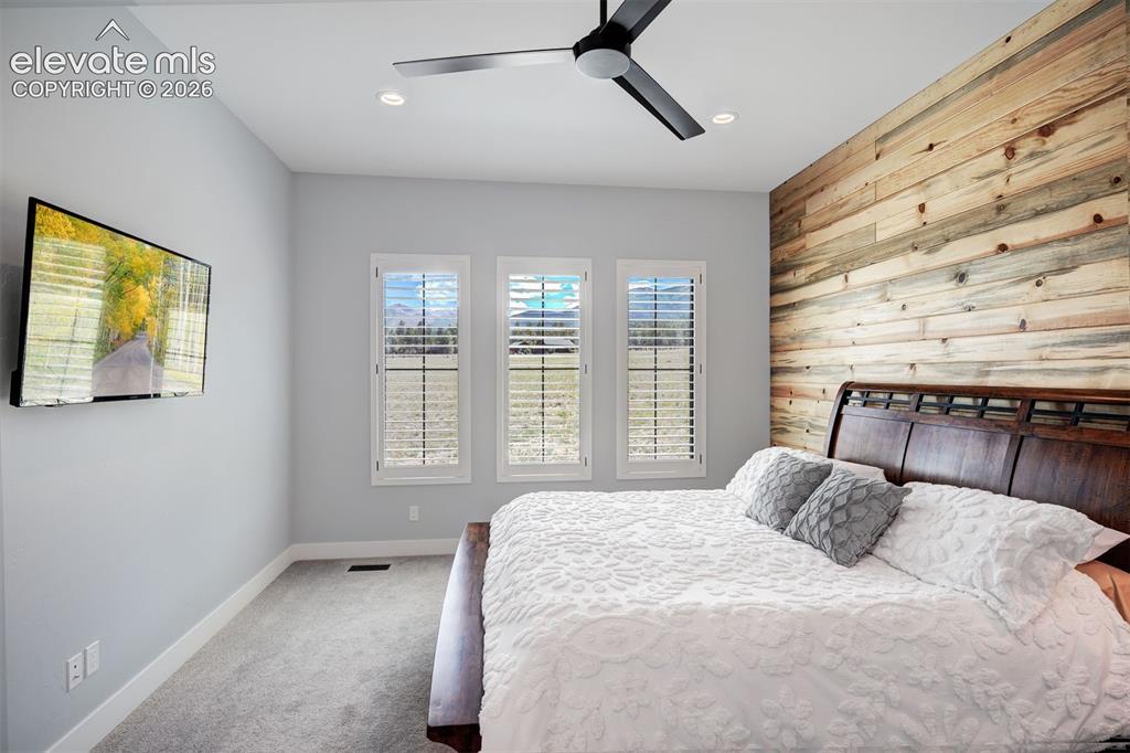 Image 18 of 49: Bedroom