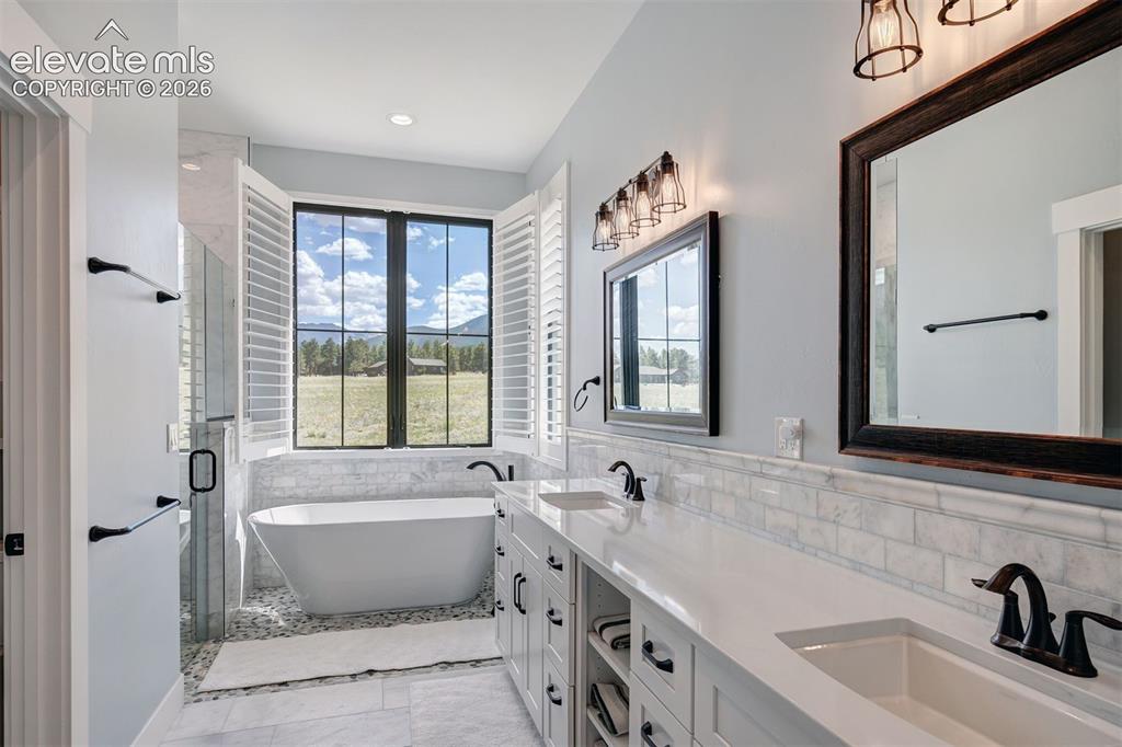 Image 20 of 49: Bathroom