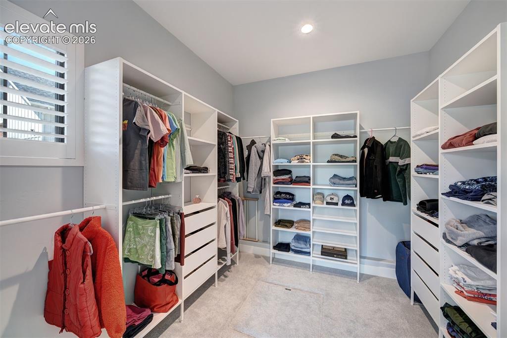 Image 22 of 49: Closet