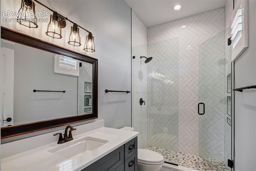 Image 33 of 49: Bathroom