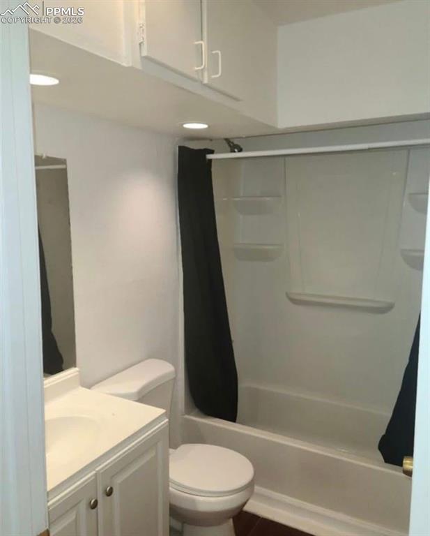 Image 3 of 3: Bathroom