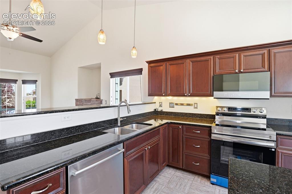 Image 8 of 41: Kitchen