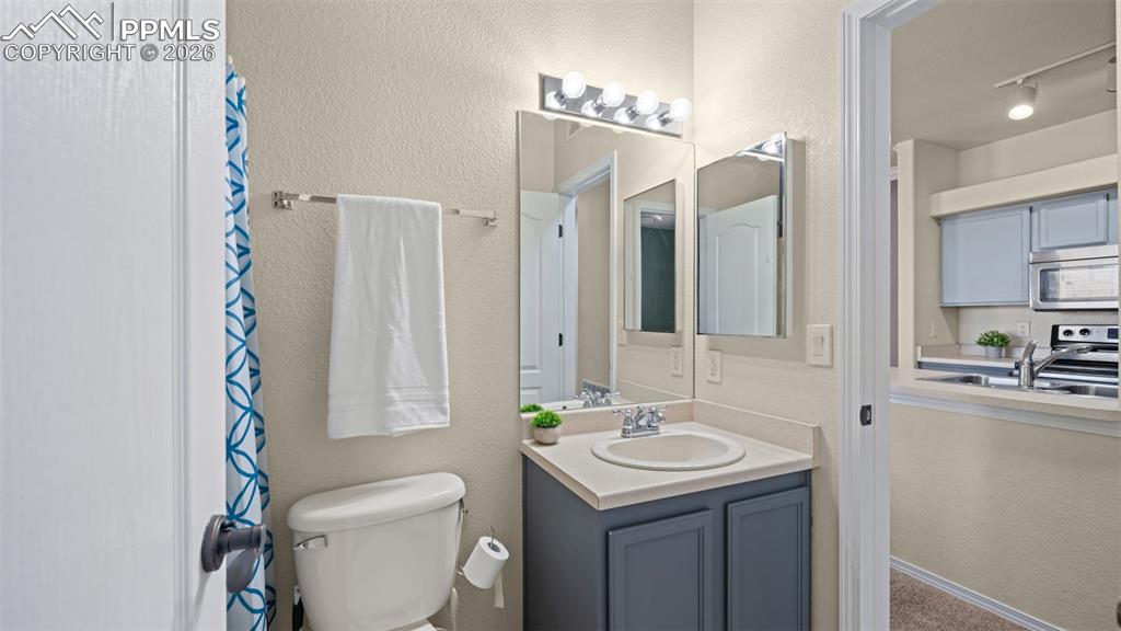 Image 10 of 30: Kitchen