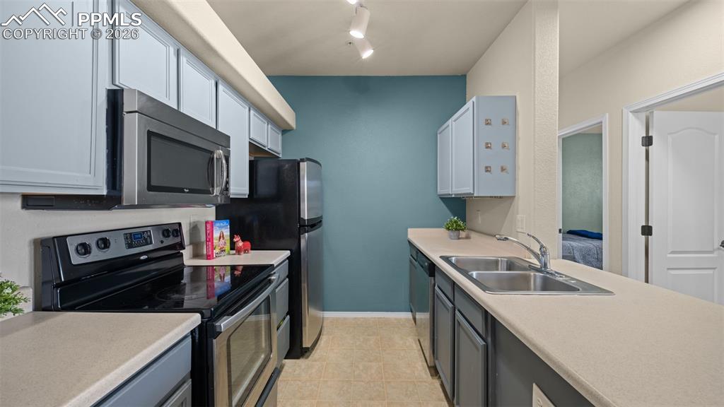 Image 13 of 30: Bedroom