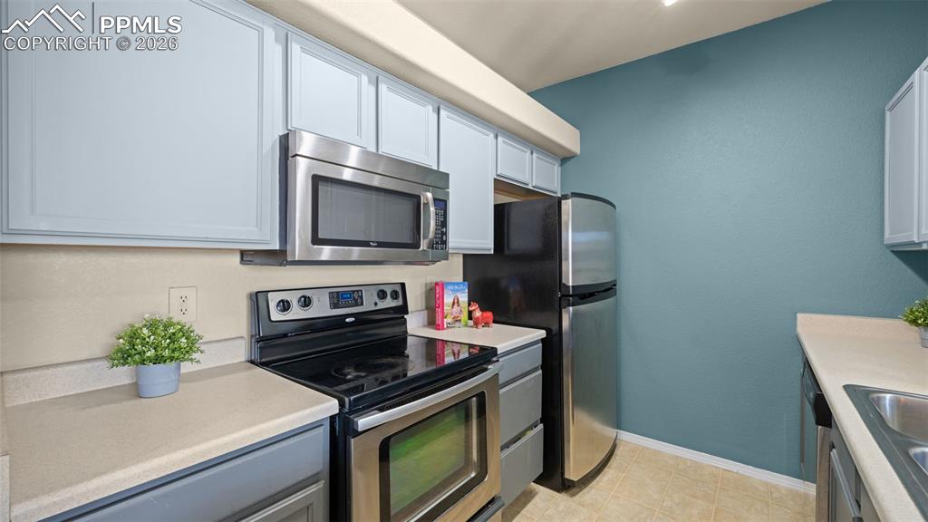 Image 14 of 30: Bedroom