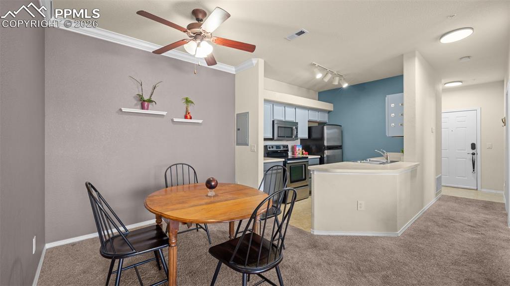 Image 16 of 30: Bedroom