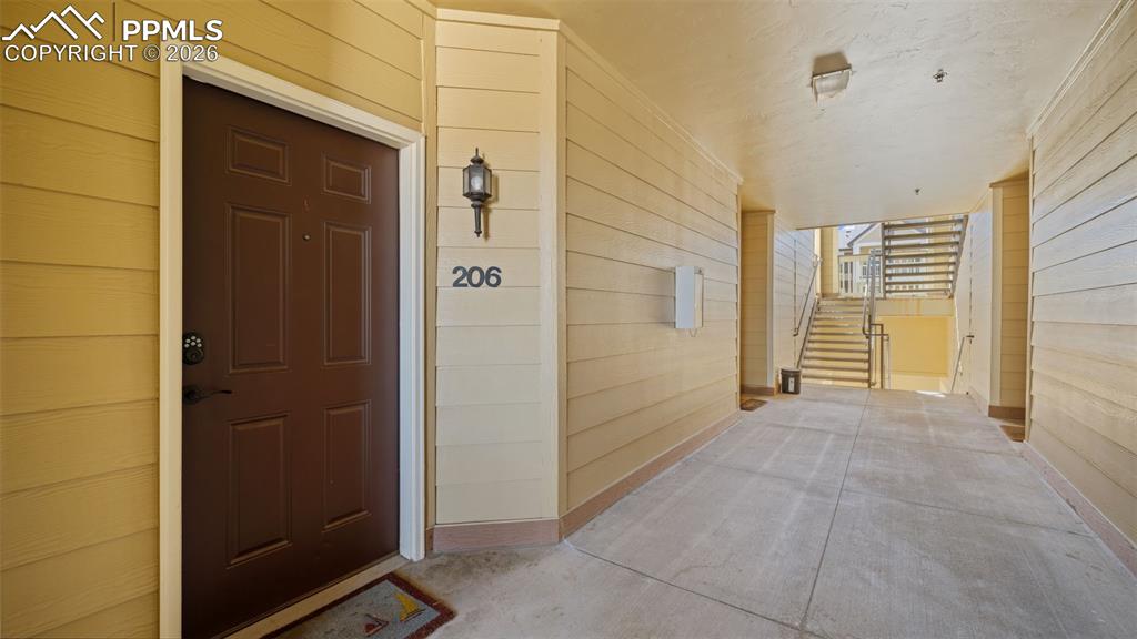 Image 3 of 30: Entry