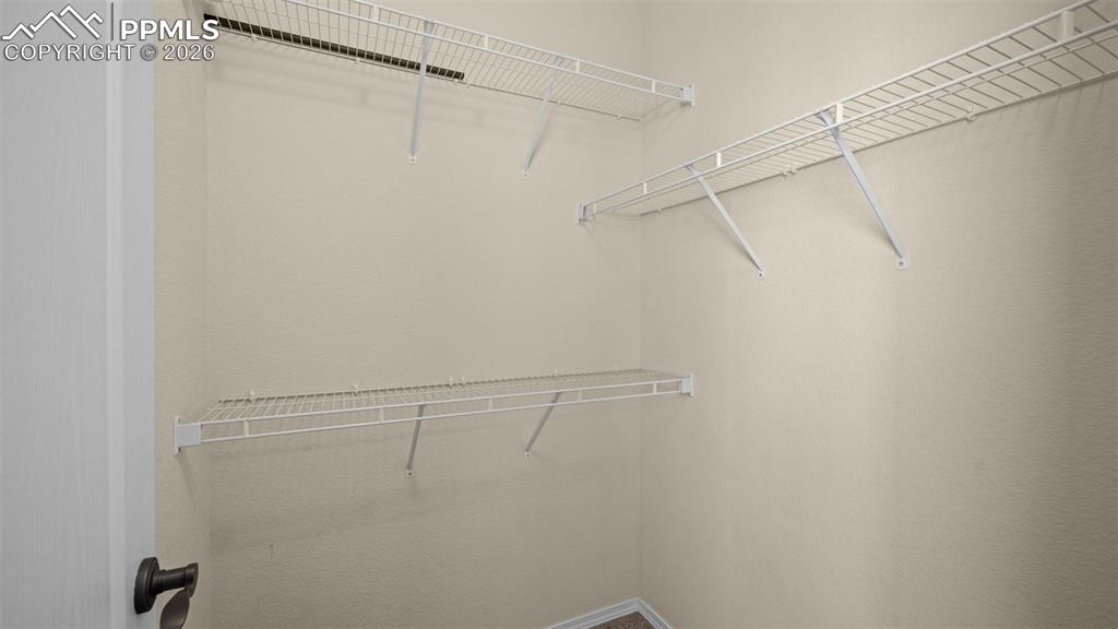 Image 9 of 30: Kitchen