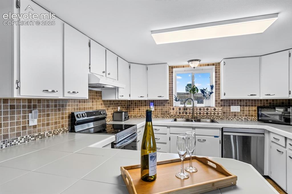 Image 10 of 29: Kitchen
