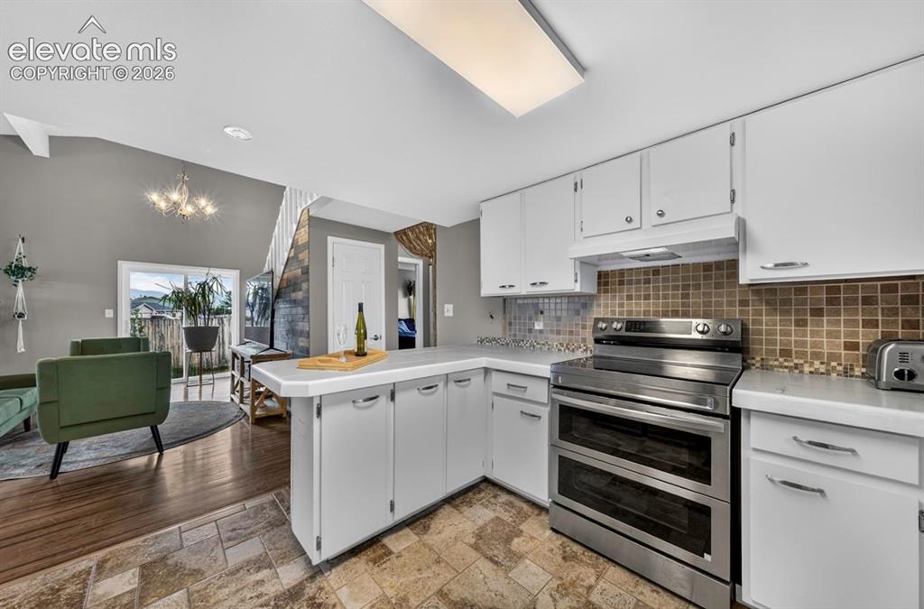 Image 11 of 29: Kitchen