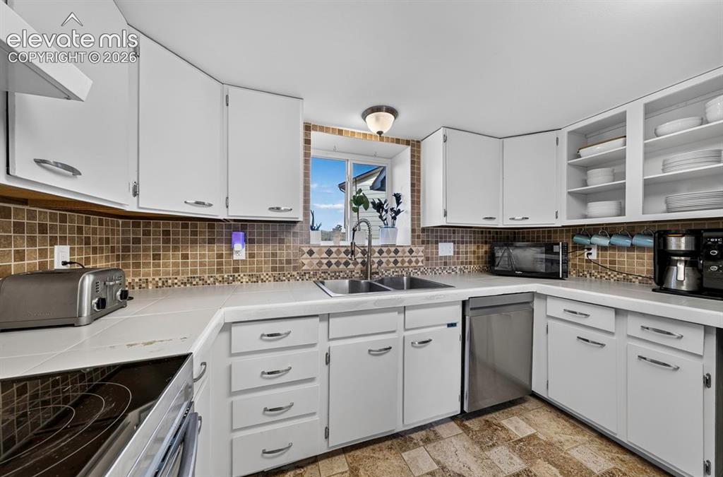 Image 12 of 29: Kitchen