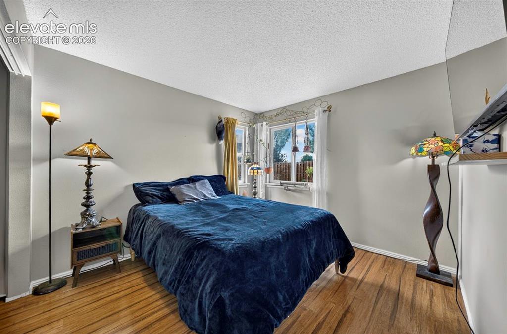 Image 14 of 29: Bedroom