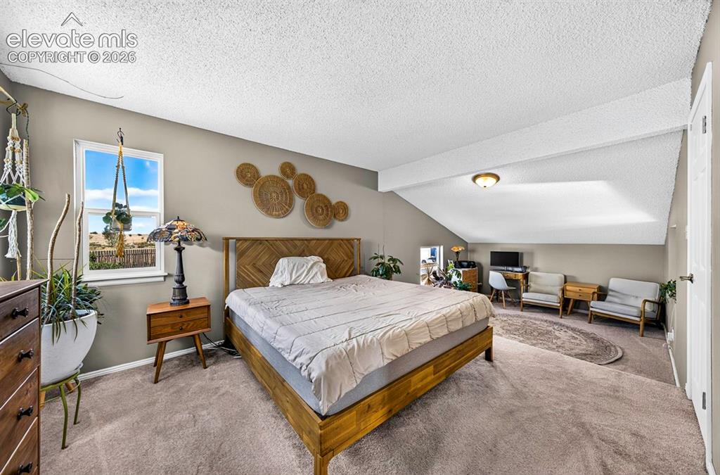 Image 18 of 29: Bedroom
