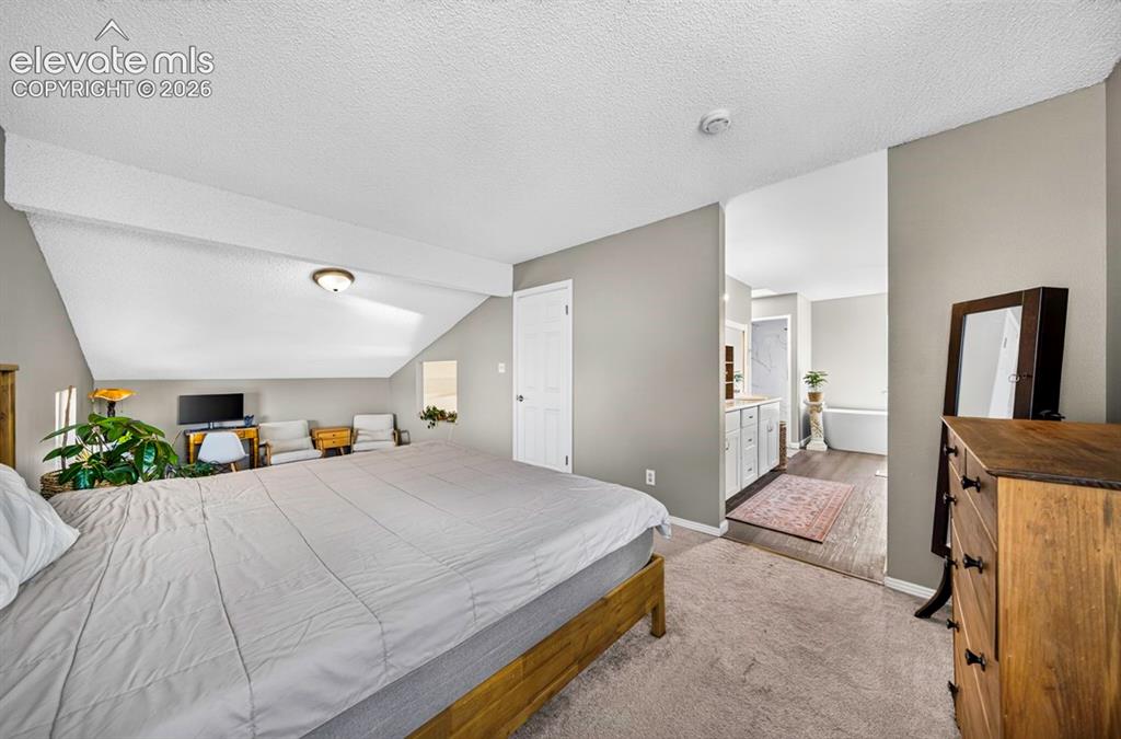 Image 19 of 29: Bedroom