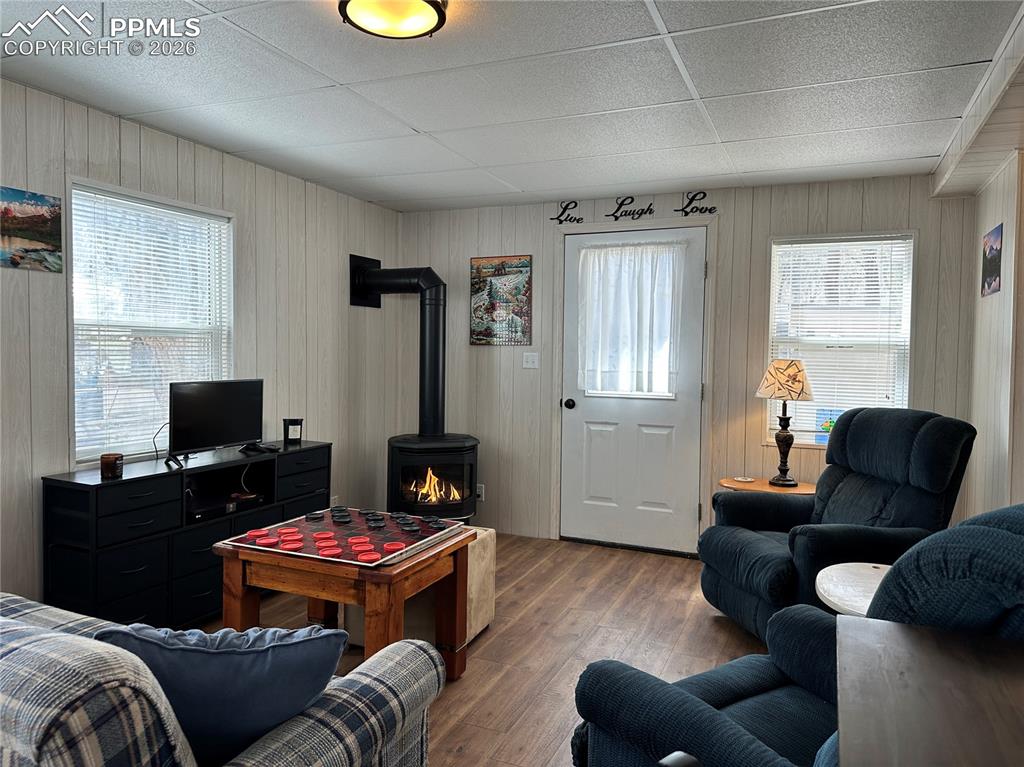 Image 11 of 15: Living Room