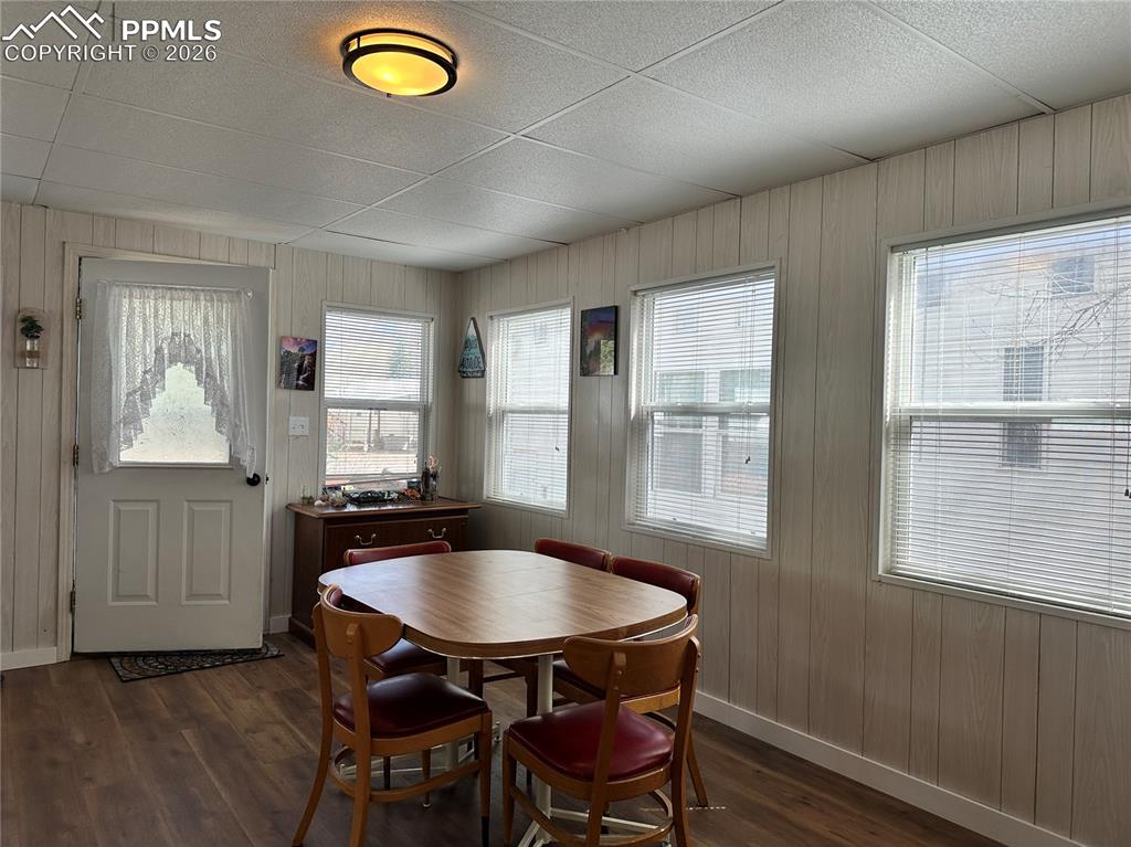 Image 5 of 15: Dining Area