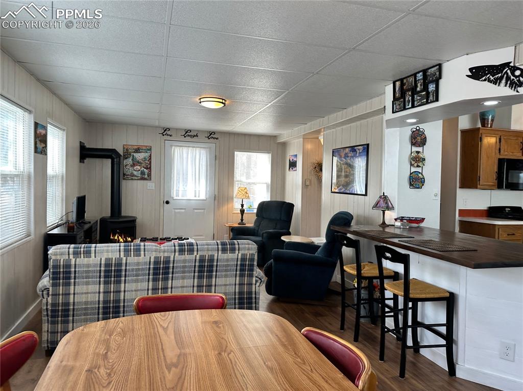 Image 7 of 15: Dining Area