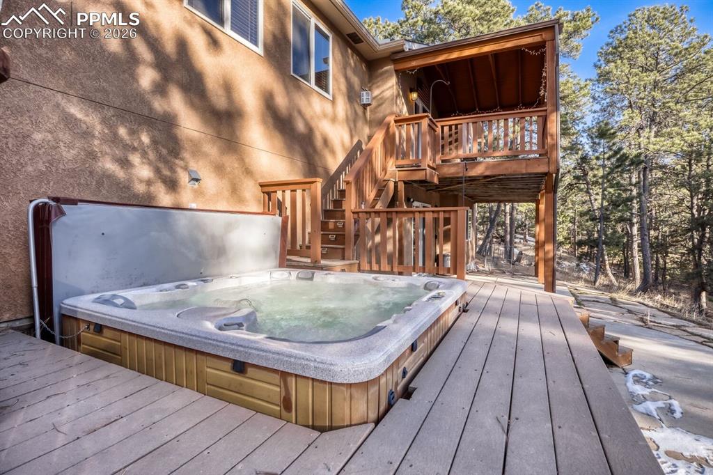 Image 34 of 50: Deck