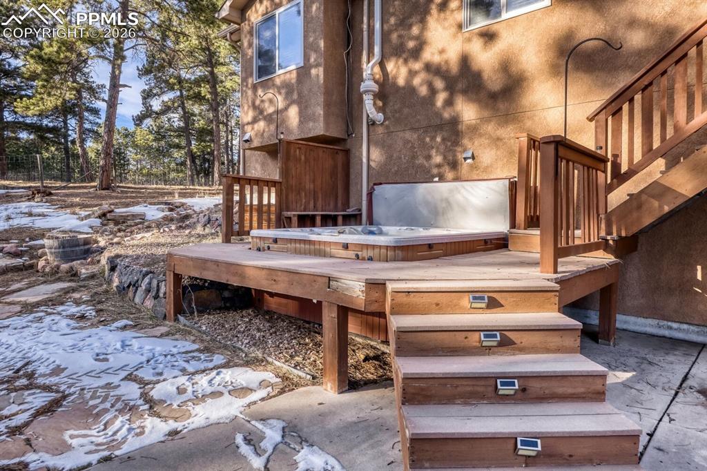 Image 35 of 50: Deck