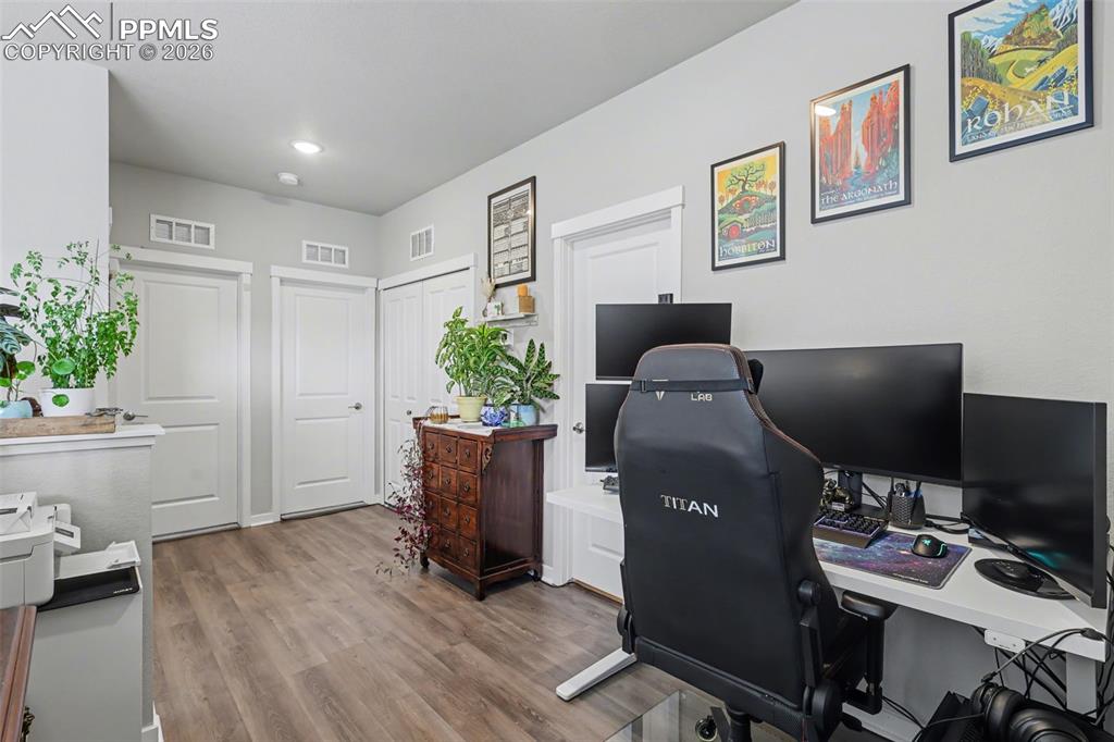 Image 14 of 35: Office