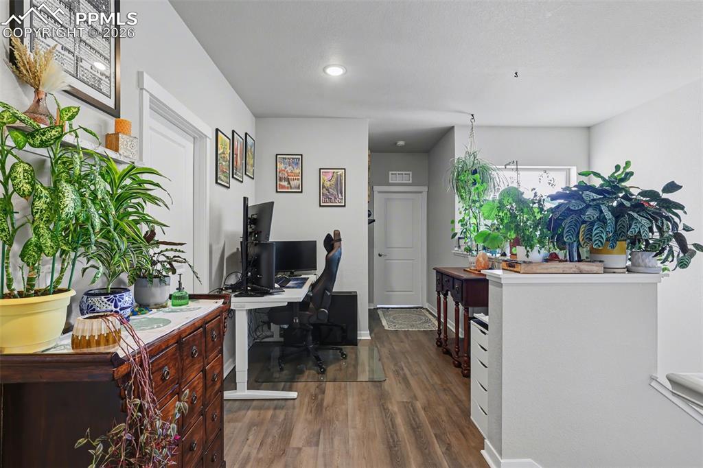 Image 16 of 35: Office