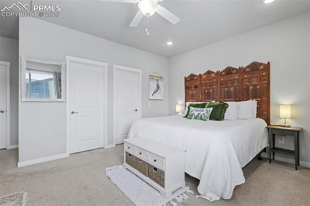 Image 18 of 35: Bedroom