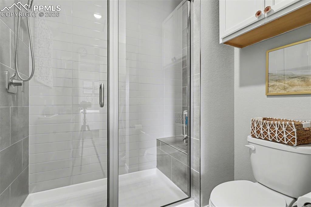 Image 26 of 35: Bathroom