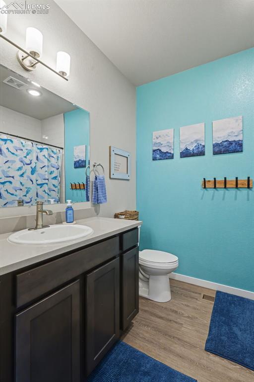 Image 33 of 35: Bathroom