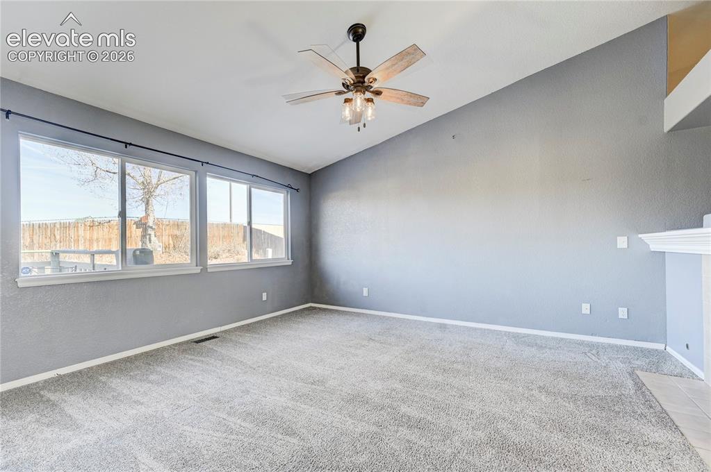Image 10 of 40: Breakfast Nook 