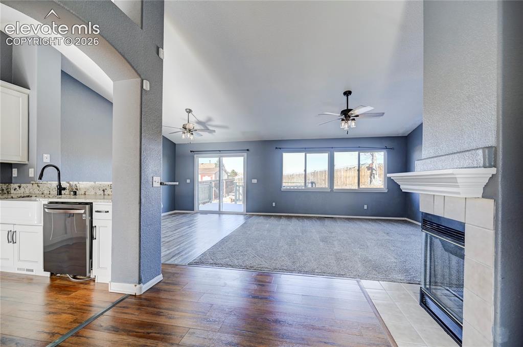 Image 7 of 40: Great Room