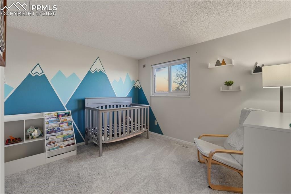 Image 15 of 40: Bedroom