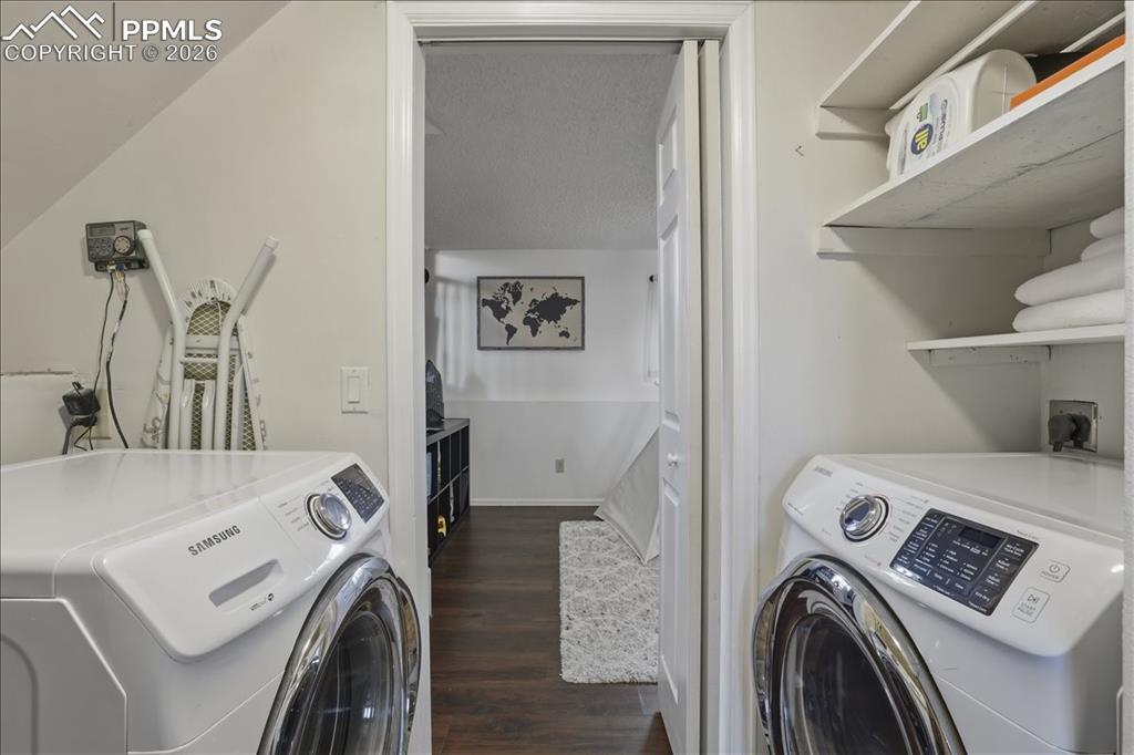 Image 26 of 40: Laundry