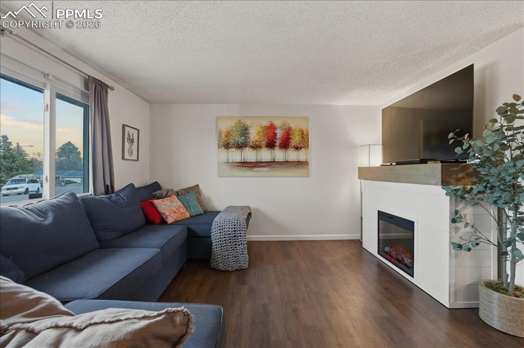 Image 3 of 40: Living Room