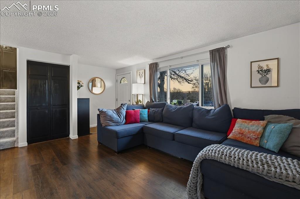 Image 4 of 40: Living Room