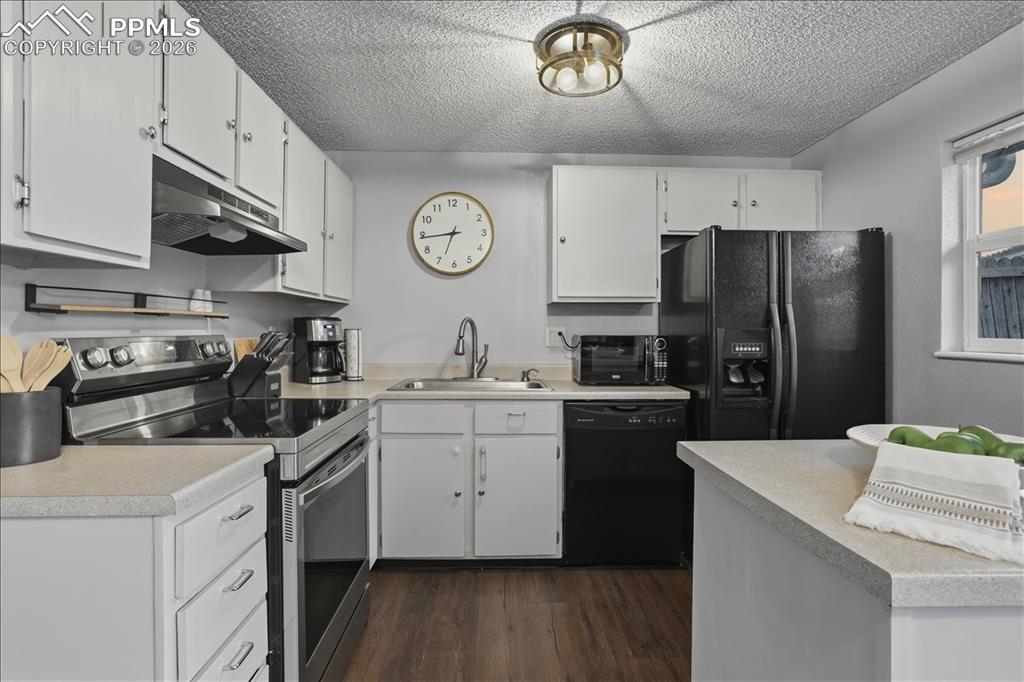 Image 8 of 40: Kitchen