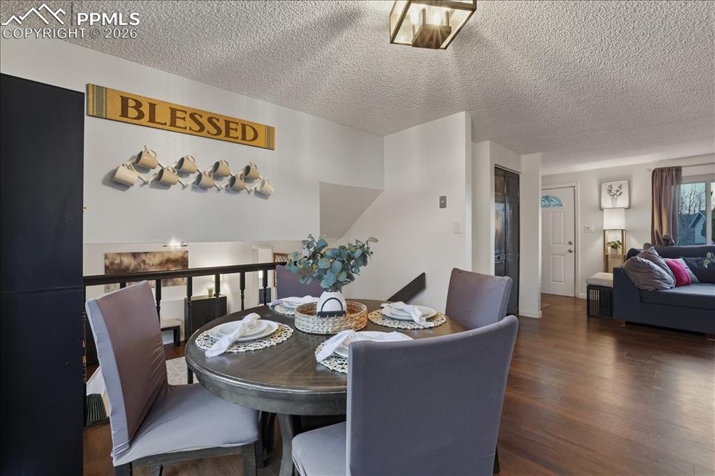 Image 9 of 40: Dining Area