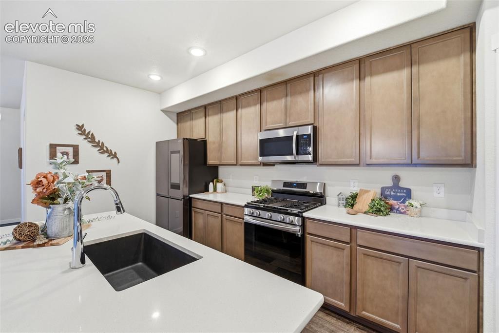 Image 6 of 37: Kitchen