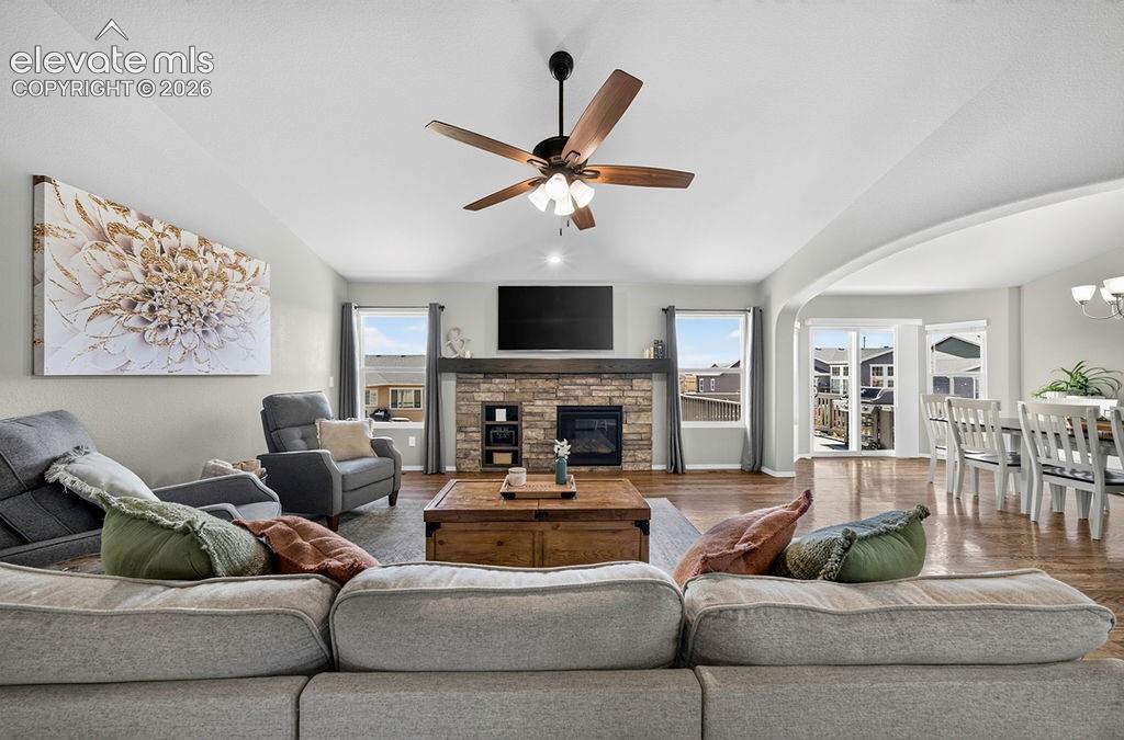 Image 11 of 50: Living Room