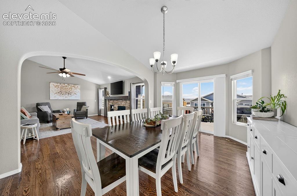 Image 16 of 50: Dining Area