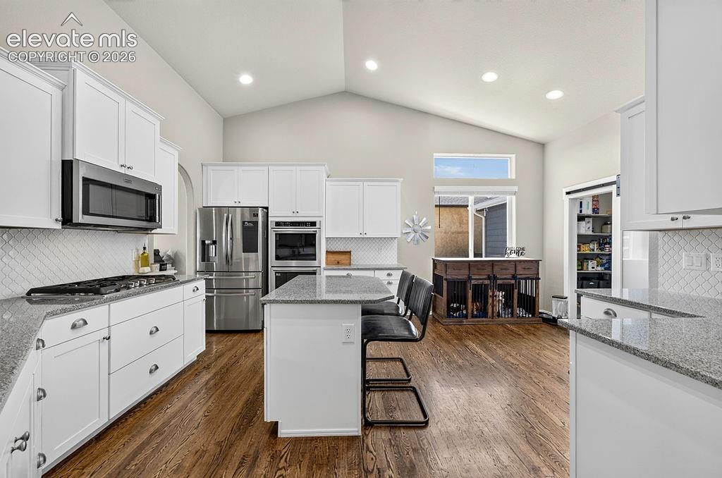 Image 19 of 50: Kitchen