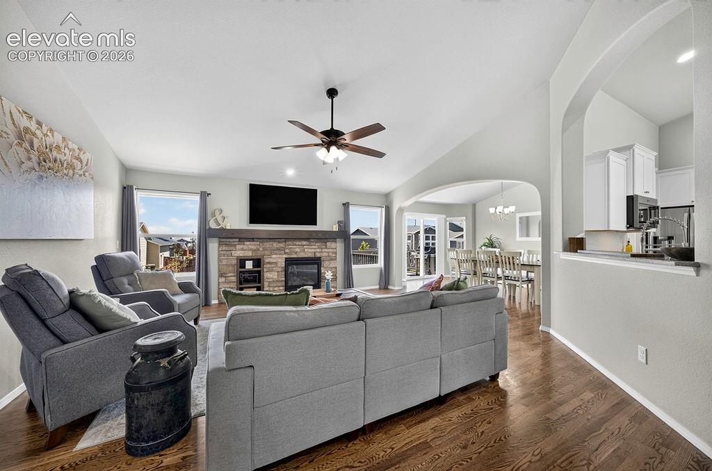 Image 9 of 50: Living Room