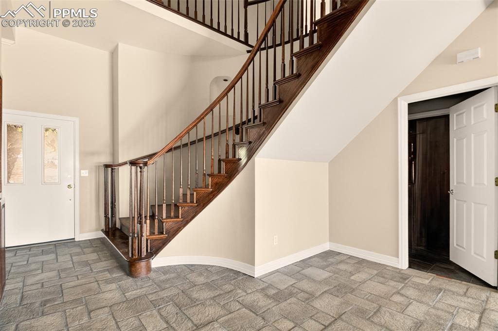 Image 25 of 50: Stairs