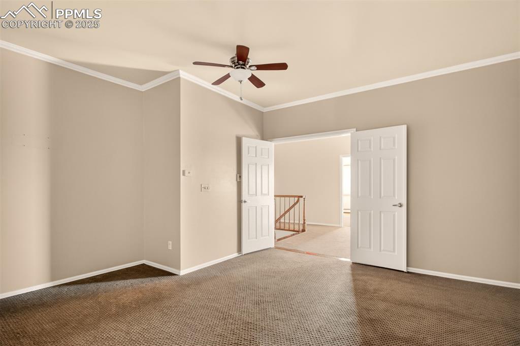 Image 29 of 50: Bedroom