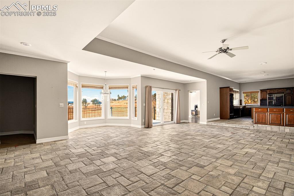 Image 5 of 50: Great Room