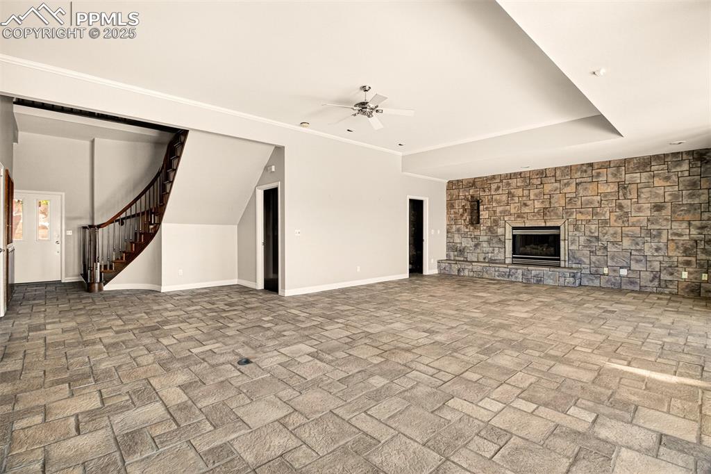 Image 6 of 50: Great Room